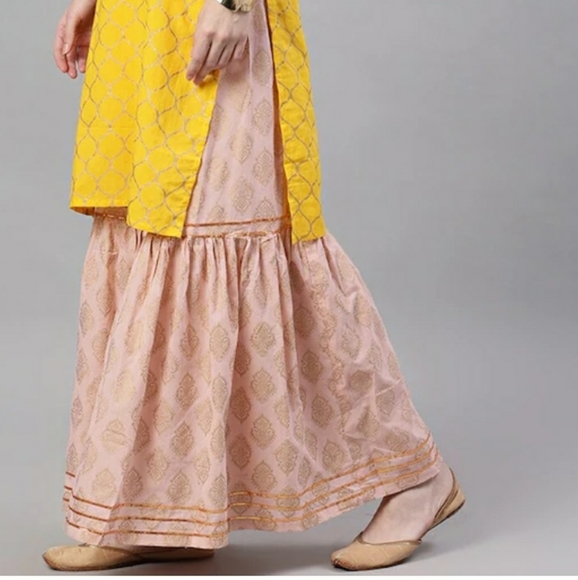 Traditional Indian women's dress - Picture 3 of 6